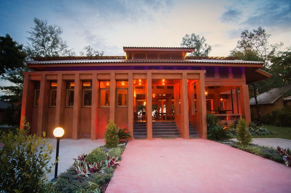 undefined Flora I Talay 10