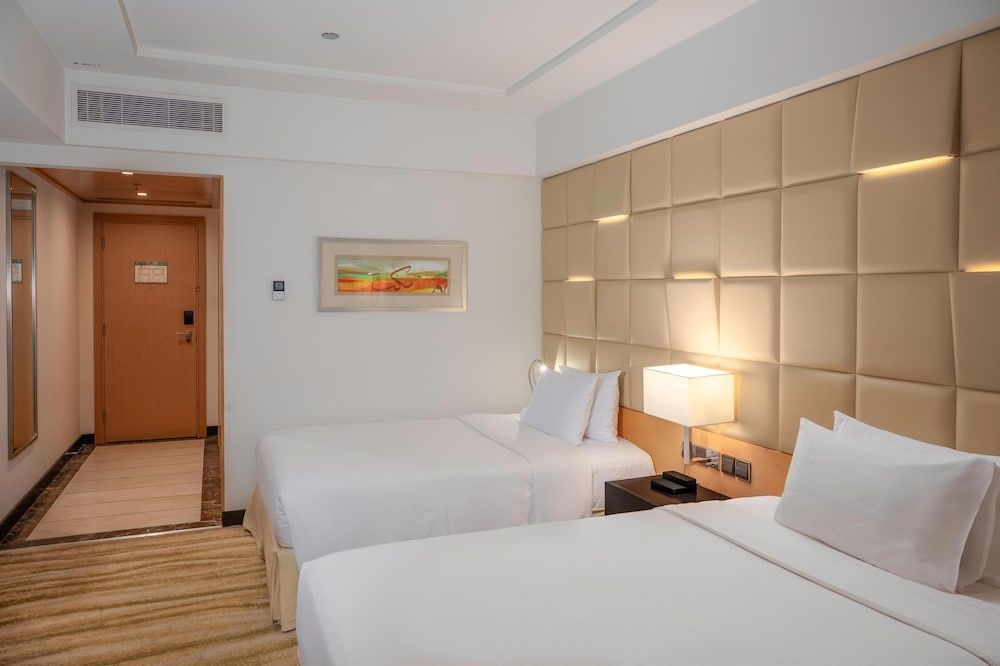 DoubleTree by Hilton Riyadh - Al Muroj Business Gate Room, 2 Twin Beds, Park View 6