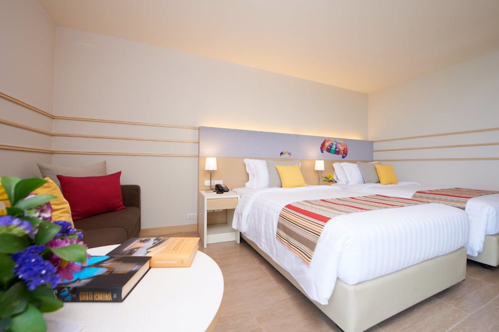 Pattaya Sea View Hotel Deluxe Double Room, City View 9