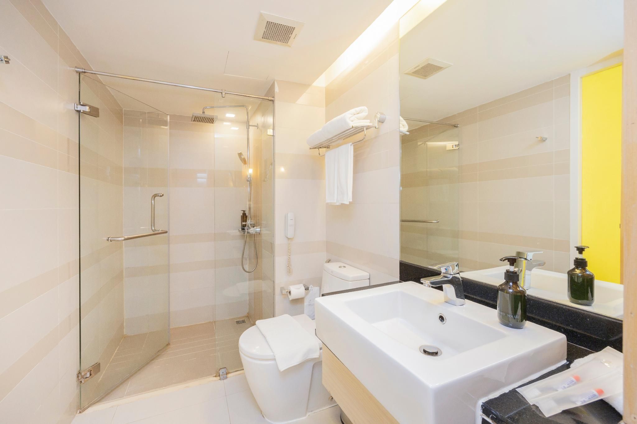 undefined Pattaya Sea View Hotel 10