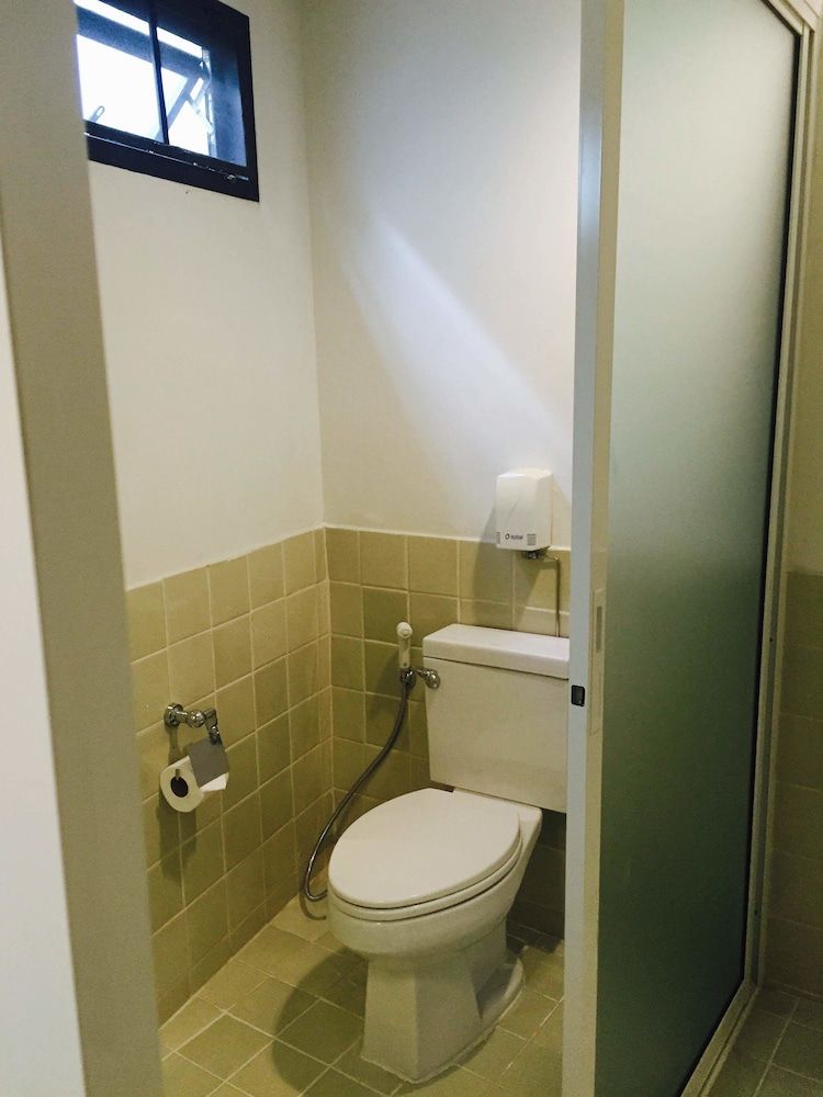 99 The Gallery Hotel Family Room 10