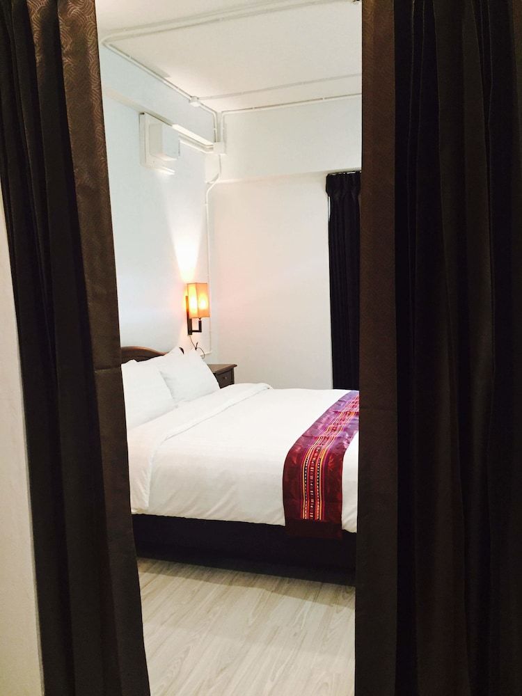 99 The Gallery Hotel Family Room 21