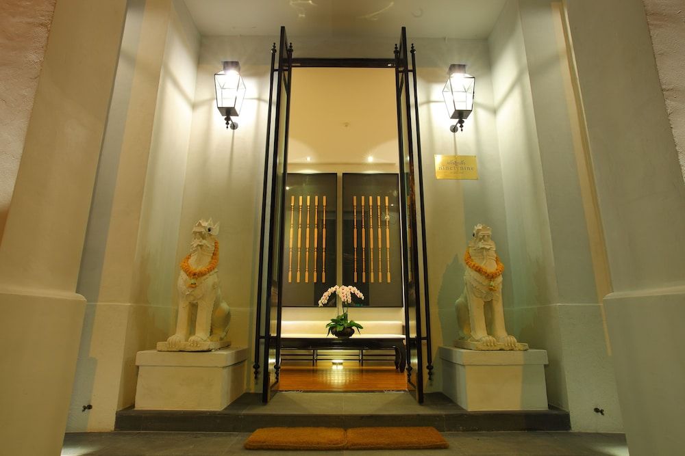 undefined 99 The Gallery Hotel 6