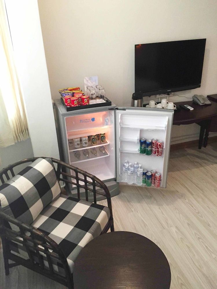 99 The Gallery Hotel Family Room 20