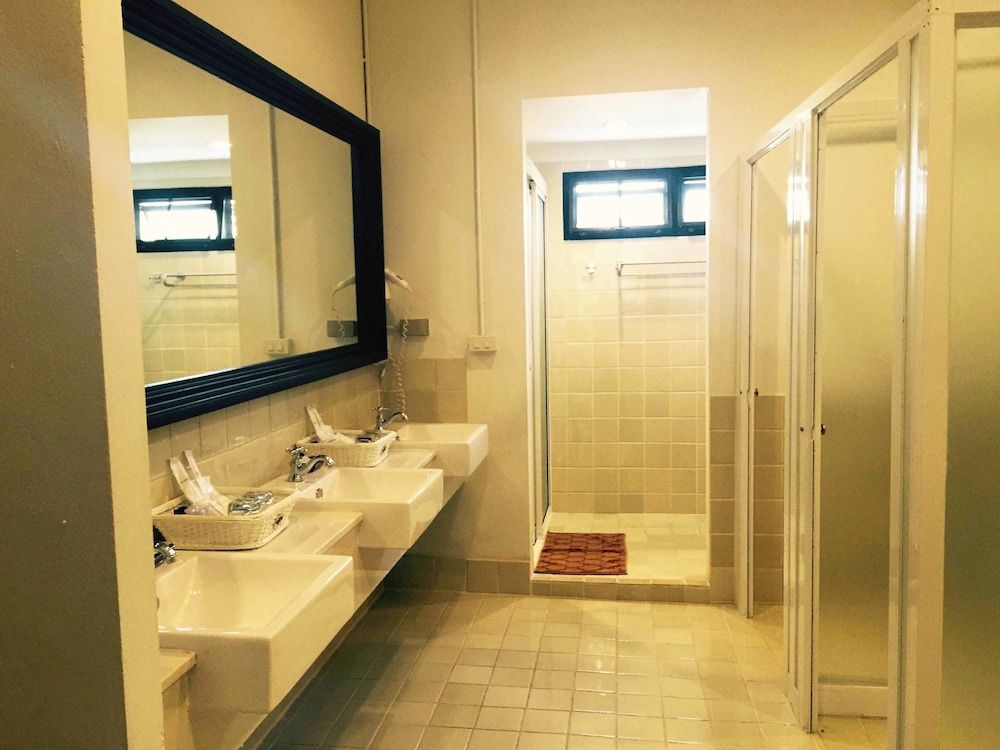 99 The Gallery Hotel Family Room 11