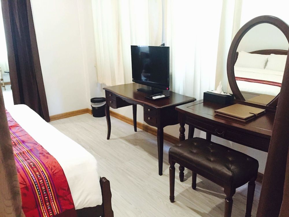 99 The Gallery Hotel Family Room 18