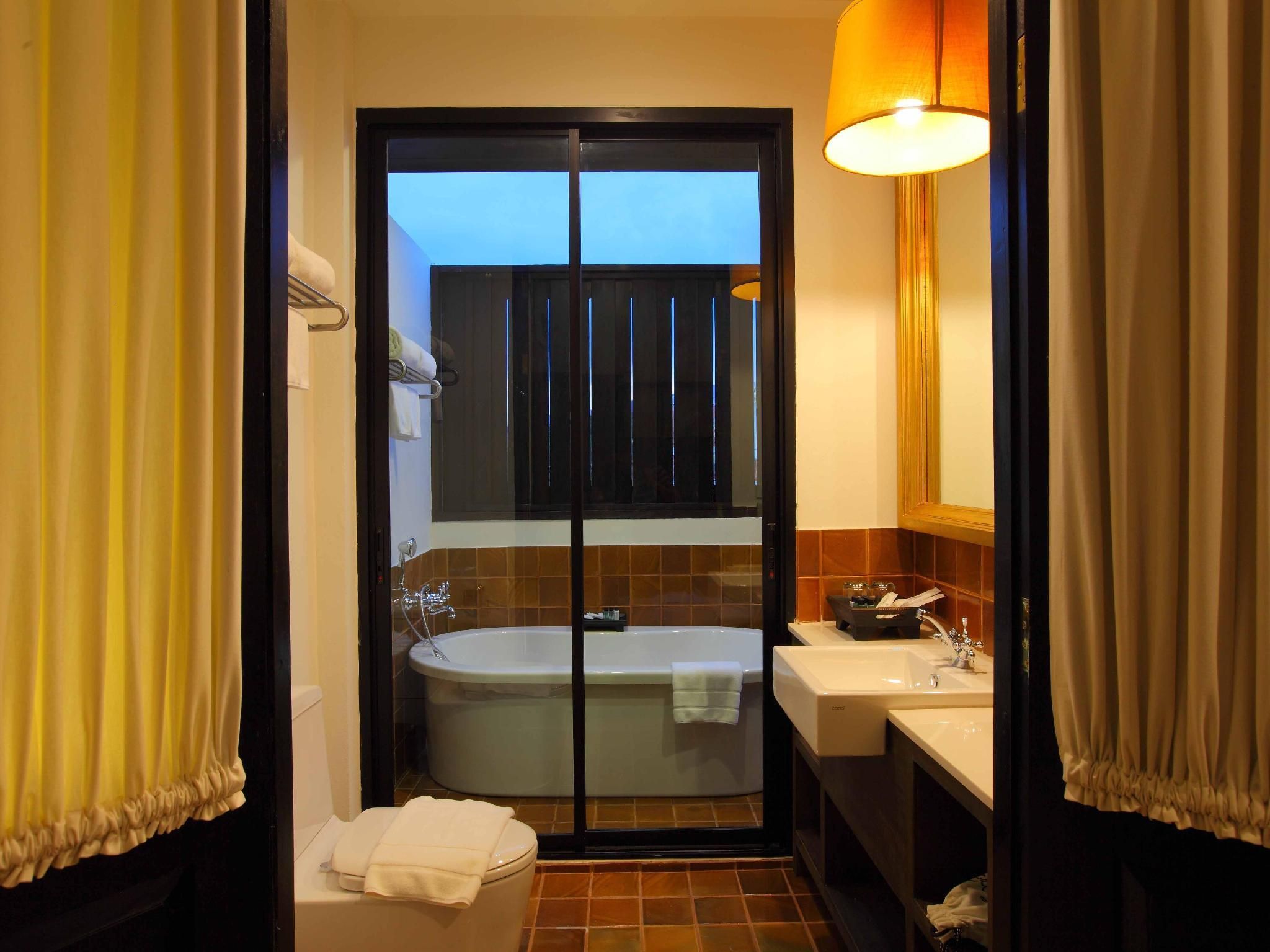 undefined 99 The Gallery Hotel 6