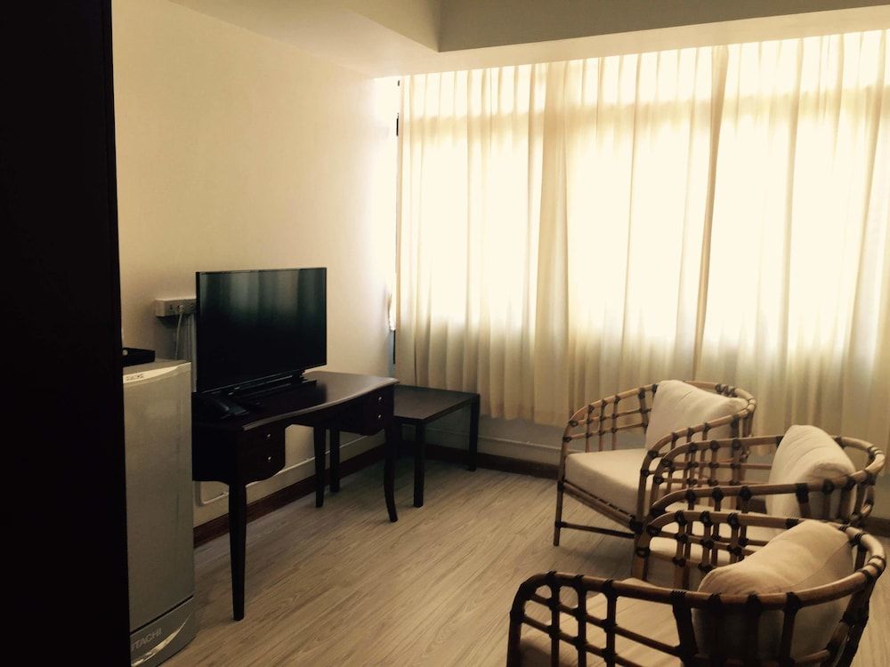 99 The Gallery Hotel Family Room 22