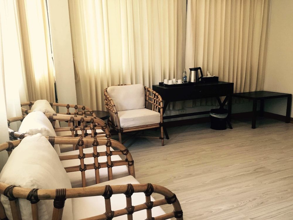 99 The Gallery Hotel Family Room 15