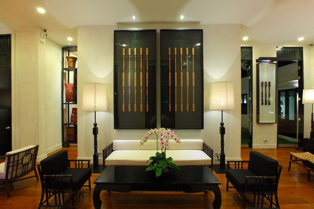 undefined 99 The Gallery Hotel