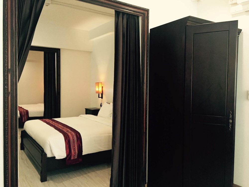 99 The Gallery Hotel Family Room 17