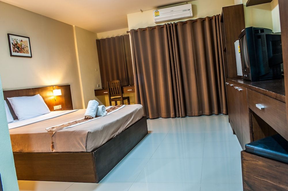 undefined Airport Resident 2 6