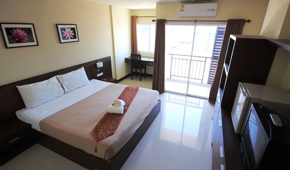 undefined Airport Resident 2 4