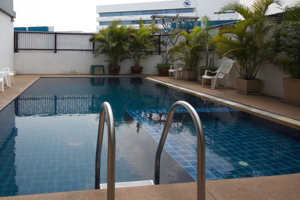 undefined Airport Resident 2 3