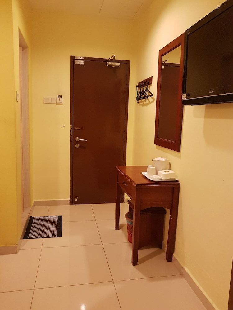 Sun Inns Hotel Bandar Puchong Utama Deluxe Queen Room with Window 8