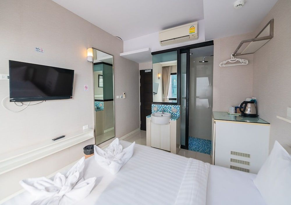 Serenotel Pattaya Beach Front Standard Room 7