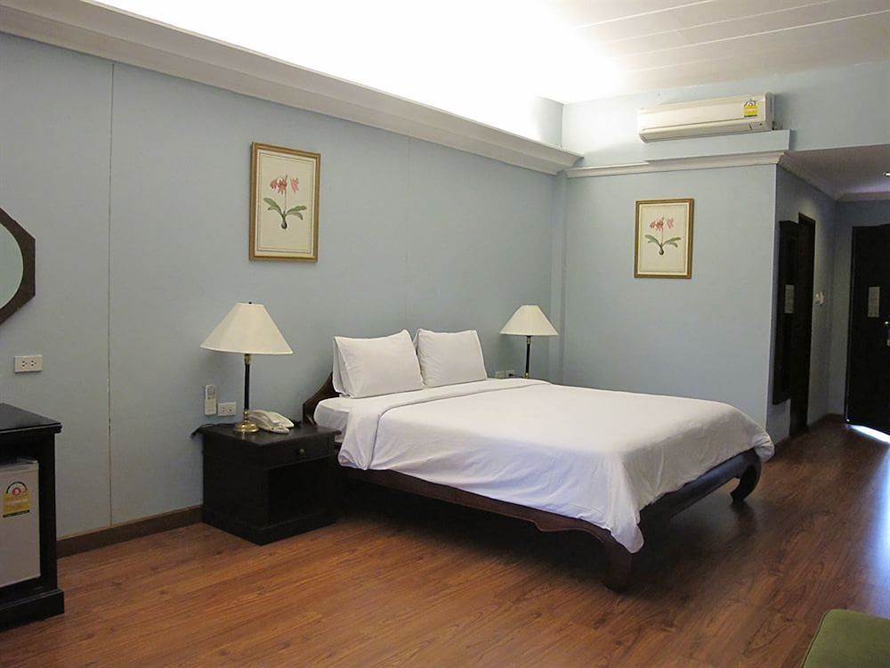 Mae Pim Resort Hotel Deluxe Twin room 6