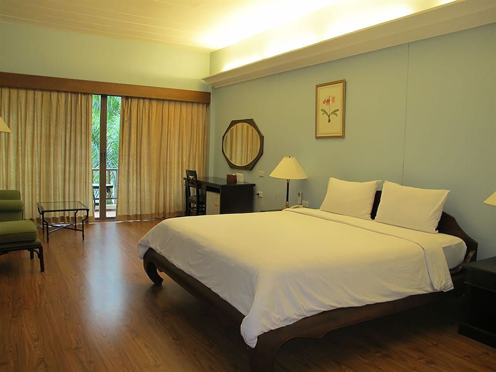 Mae Pim Resort Hotel Deluxe Twin room 8