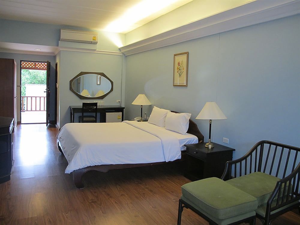 Mae Pim Resort Hotel Deluxe Twin room 4