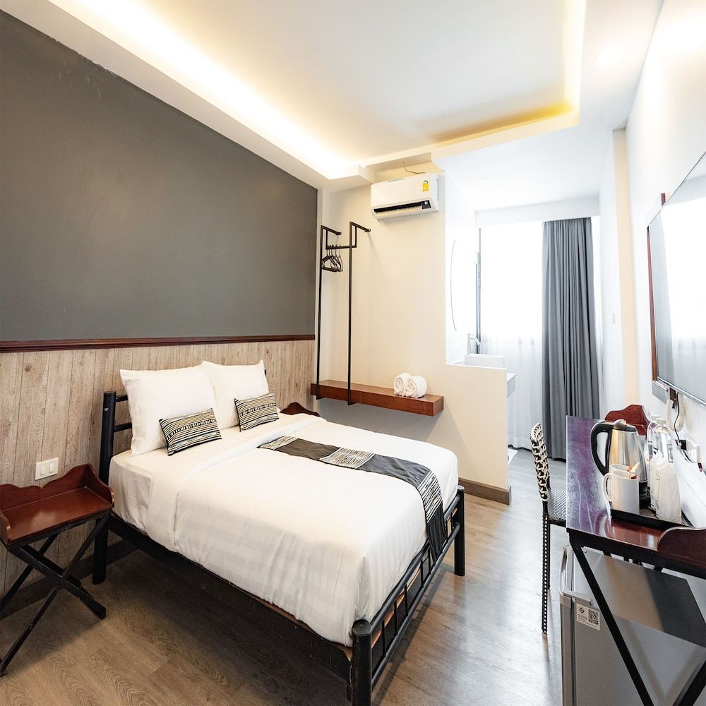 Luck Thai Hotel Standard Double Room 4