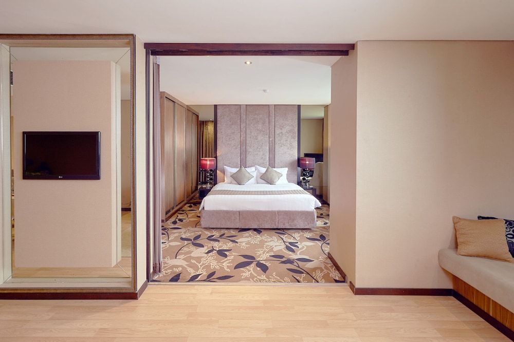 Royalle Suite