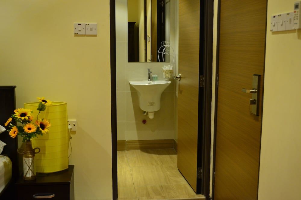 The Sovereign Double Room, Ensuite 5