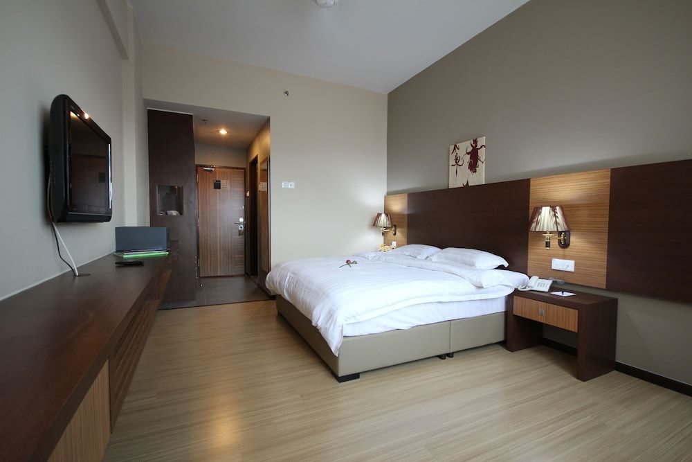 Aroma Hotel Deluxe Double Room 3