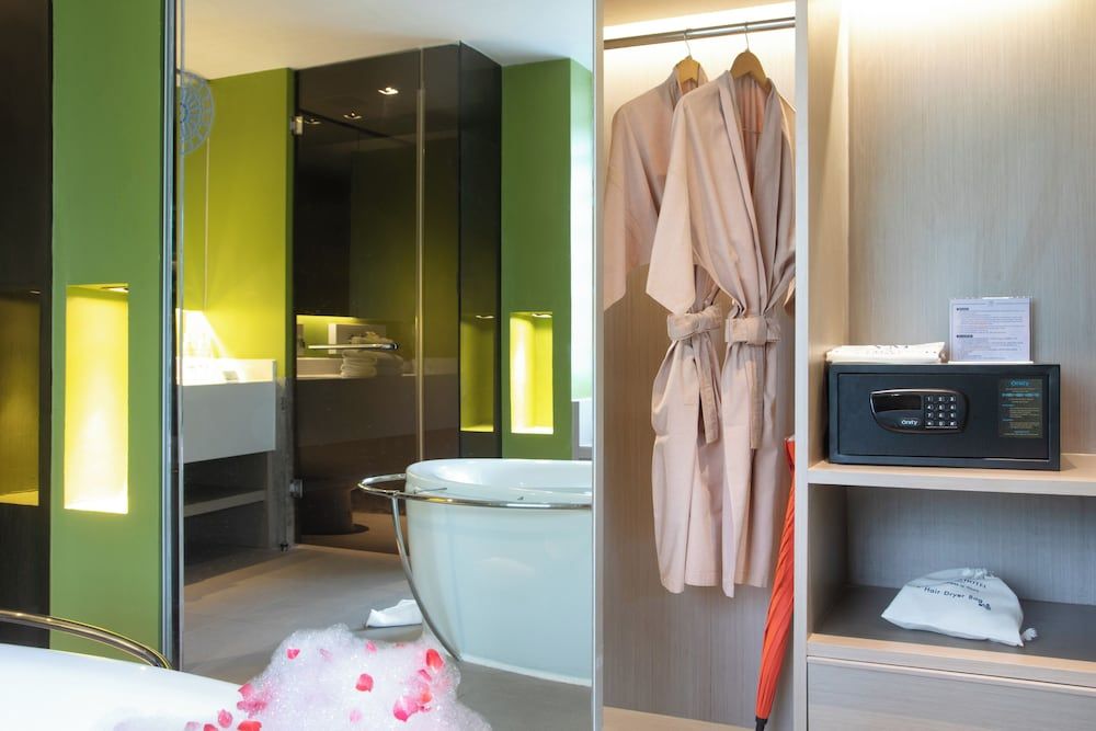 The Yama Hotel Phuket Executive Suite, Sea View 5