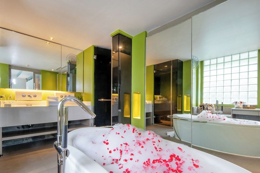 The Yama Hotel Phuket Executive Suite, Sea View 7