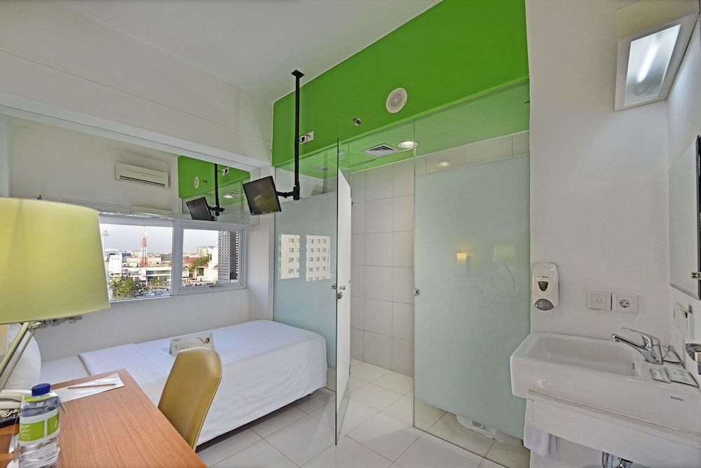 Whiz Hotel Pemuda Semarang Single Room 3