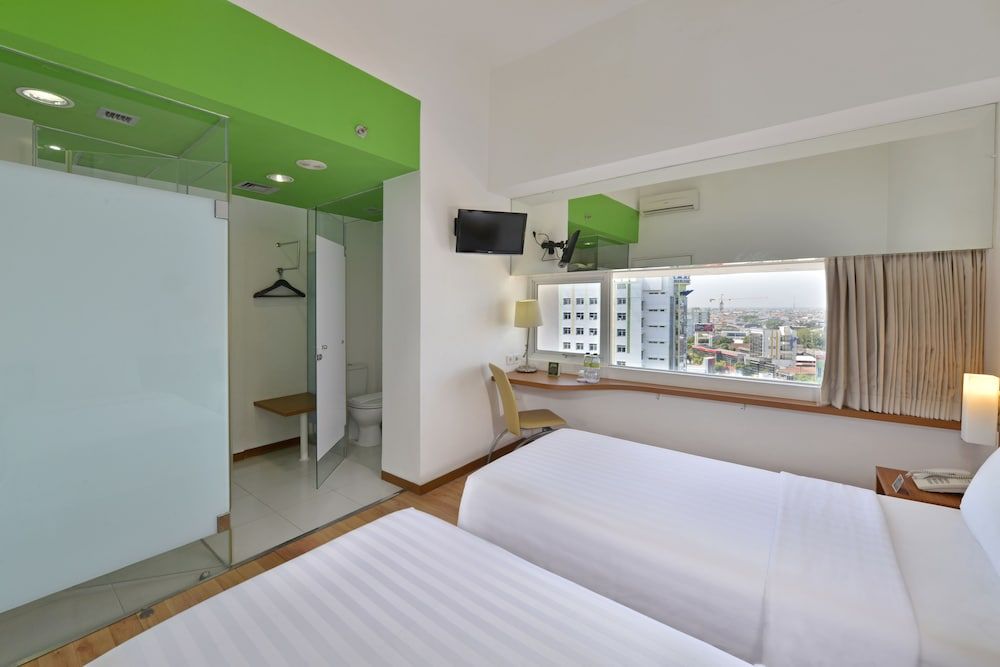 Whiz Hotel Pemuda Semarang Superior Twin Room