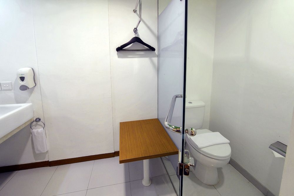 Whiz Hotel Pemuda Semarang Single Room 4