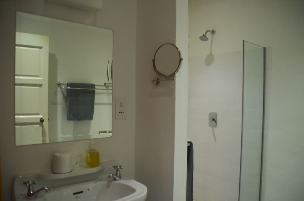 Ren i Tang Studio Flat with Kitchenette(First Floor) 3