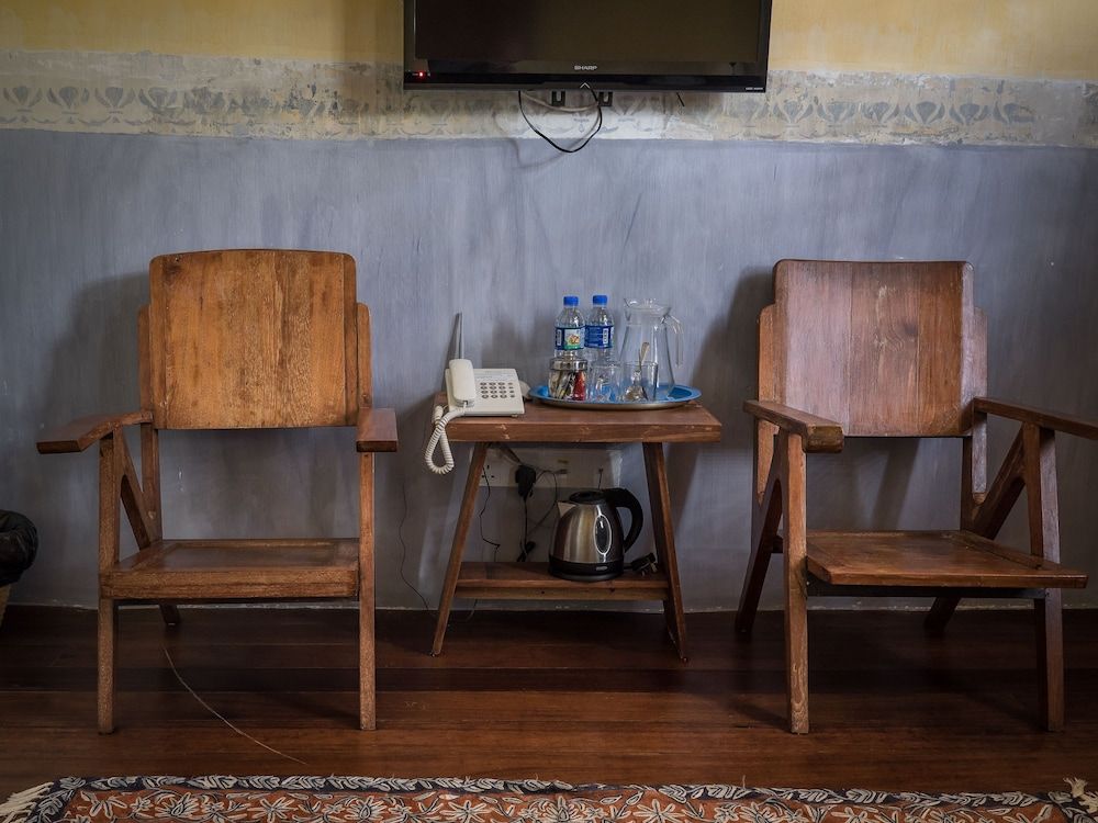 Ren i Tang Family Room (First Floor) 2