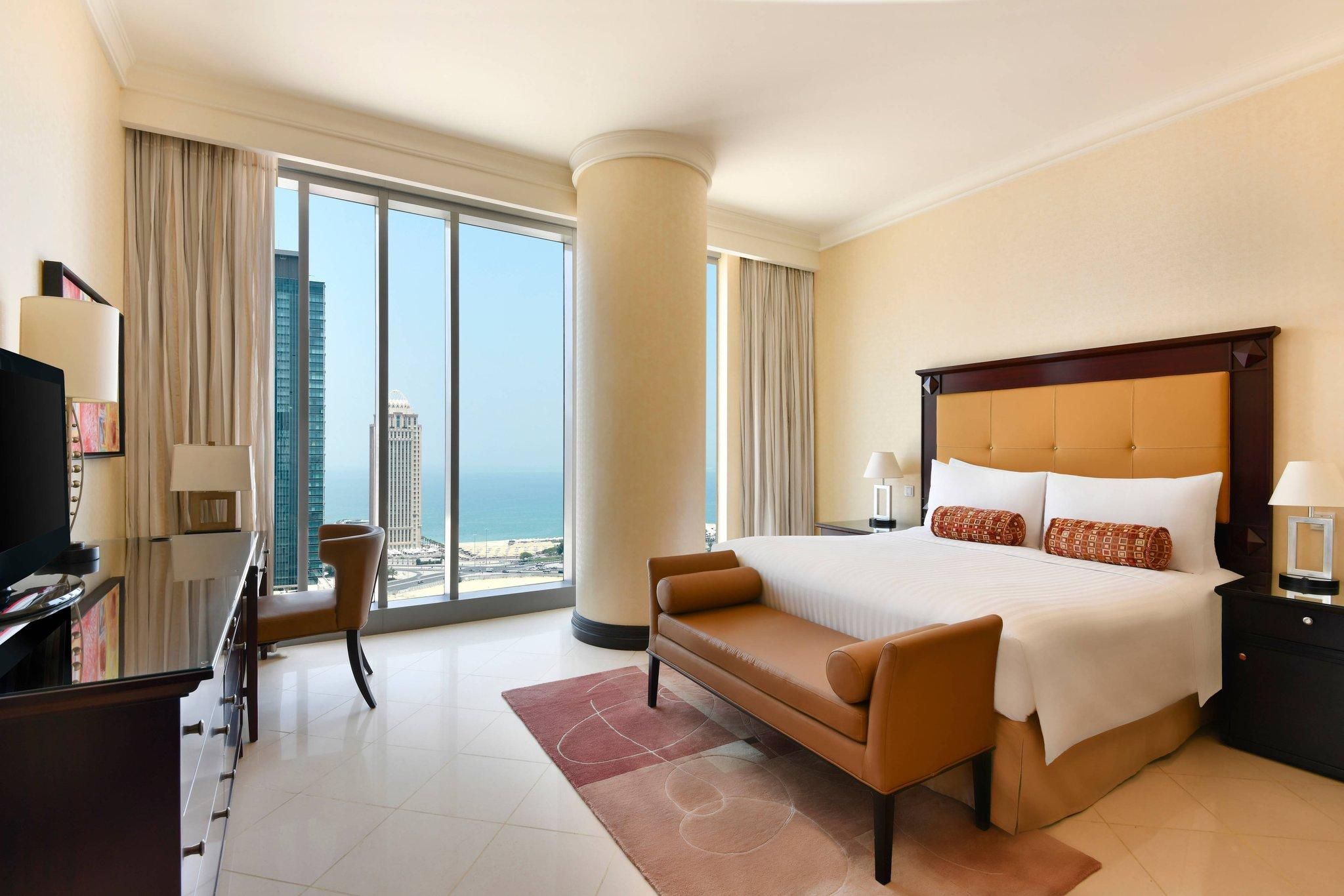 2 Bedroom Larger Apartment, Bedroom 1: 1 King, Bedroom 2: 1 King, High Floor