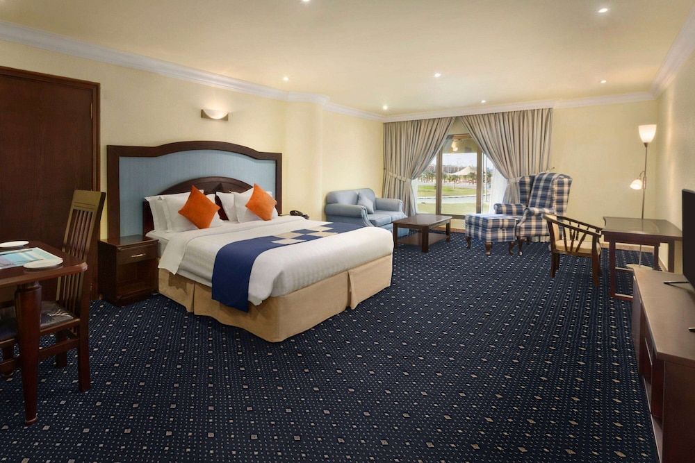 undefined Howard Johnson by Wyndham Dammam 2