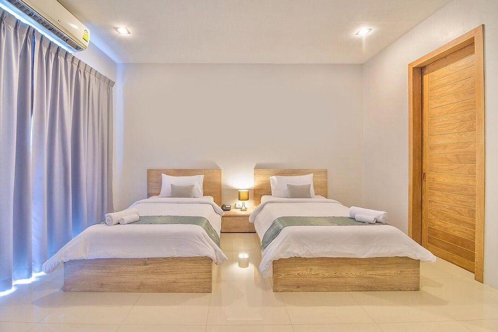 Lemonade Phuket Deluxe Twin Room 5
