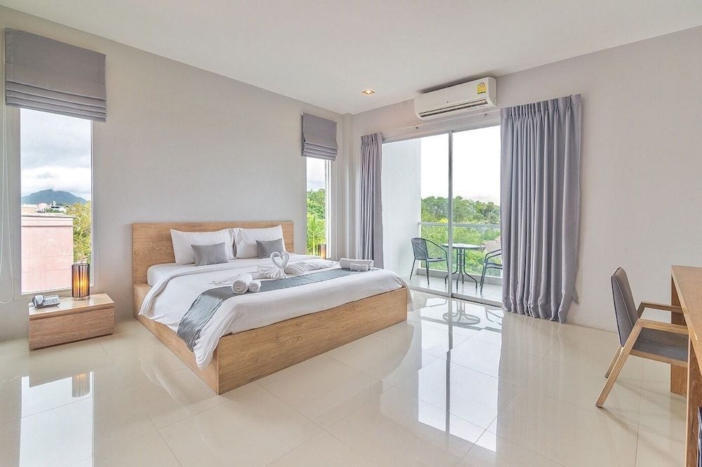 Lemonade Phuket Deluxe Double Room 3
