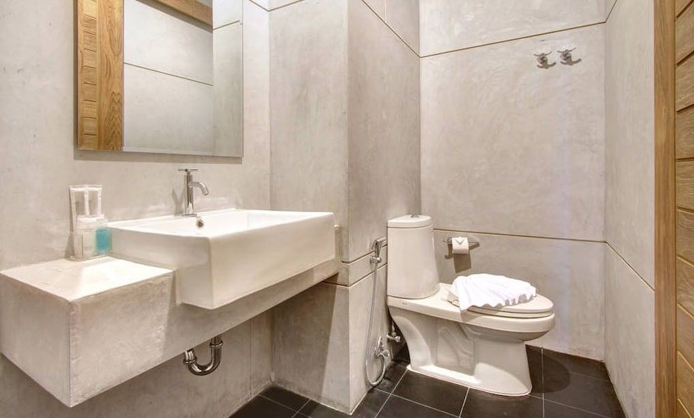 Lemonade Phuket Deluxe Double Room 9