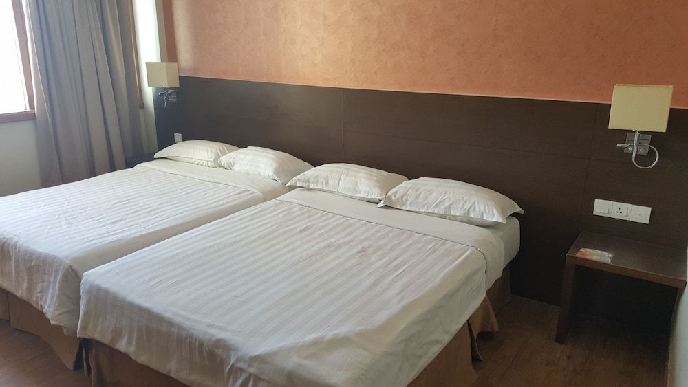Hotel Malaysia Quadruple Room 4