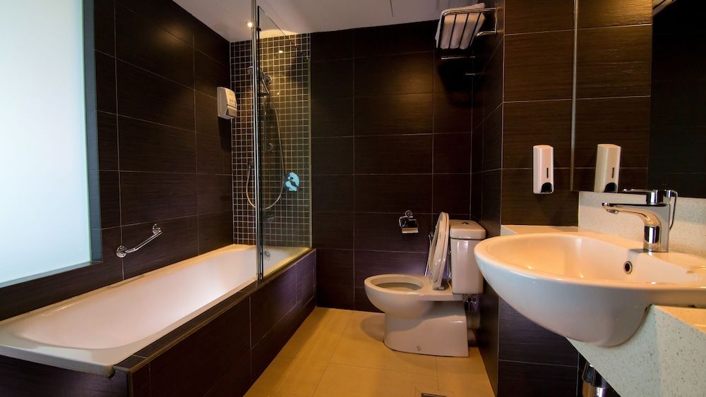 Hotel Malaysia Quadruple Room 9