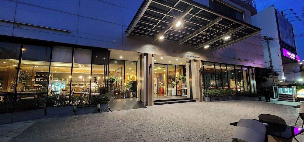 undefined Brighton Hotel Bangkok 5