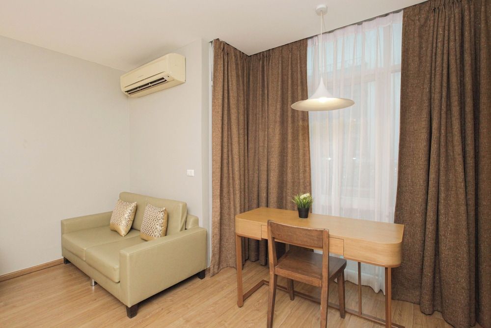 Brighton Hotel Bangkok Deluxe Room 8