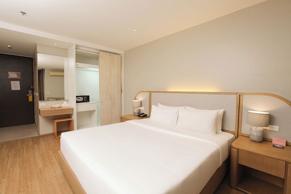 Brighton Hotel Bangkok Deluxe Room 4