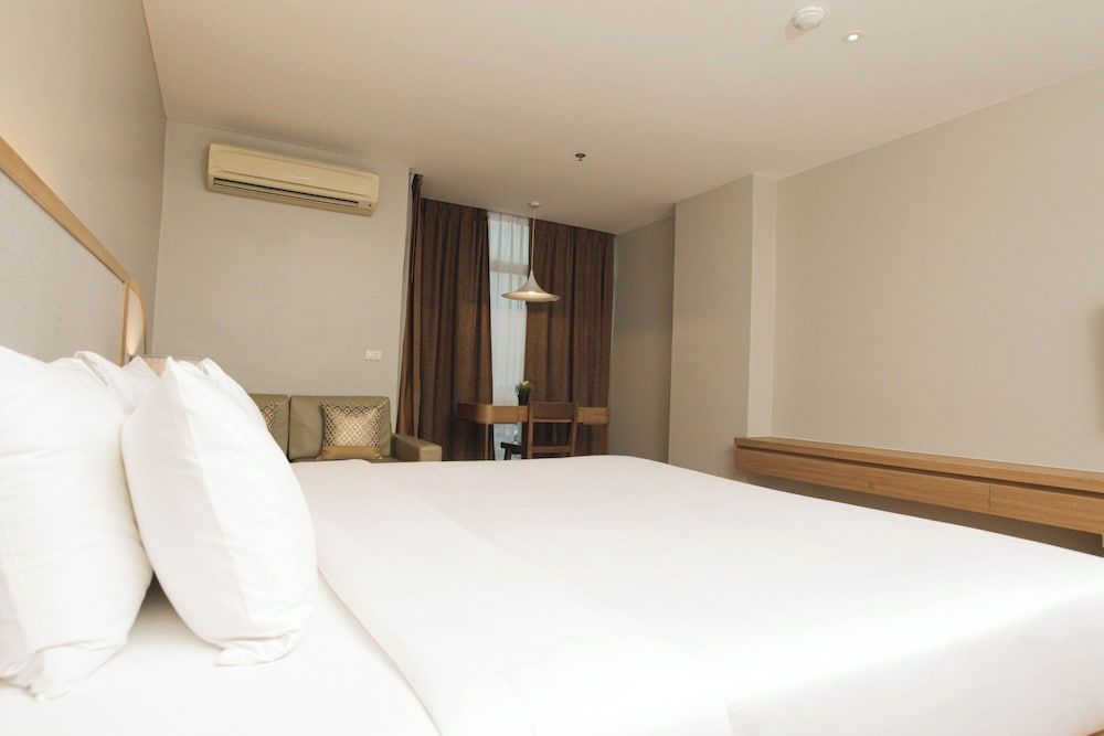 Brighton Hotel Bangkok Deluxe Room