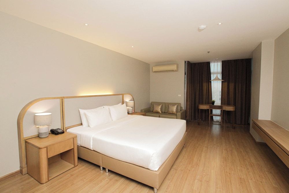 Brighton Hotel Bangkok Deluxe Room 2