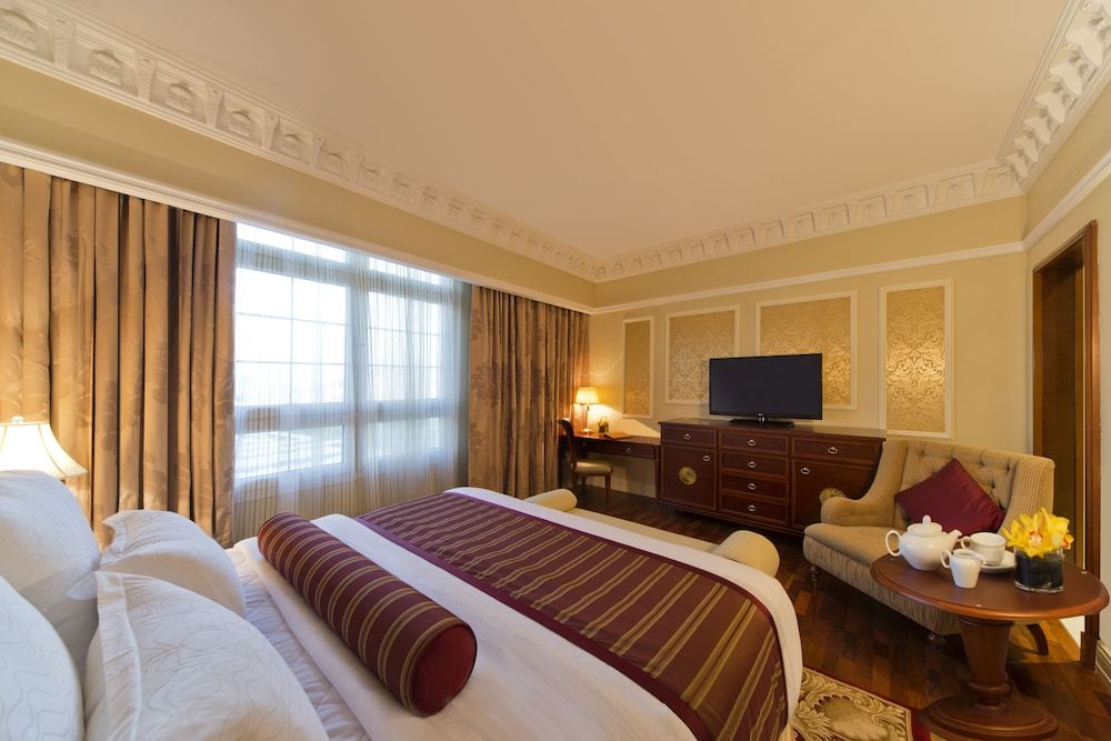 undefined Warwick Doha 8