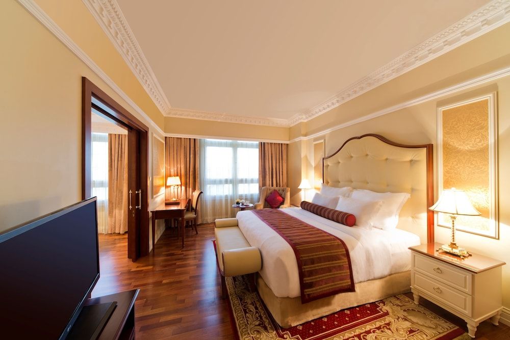 undefined Warwick Doha 9