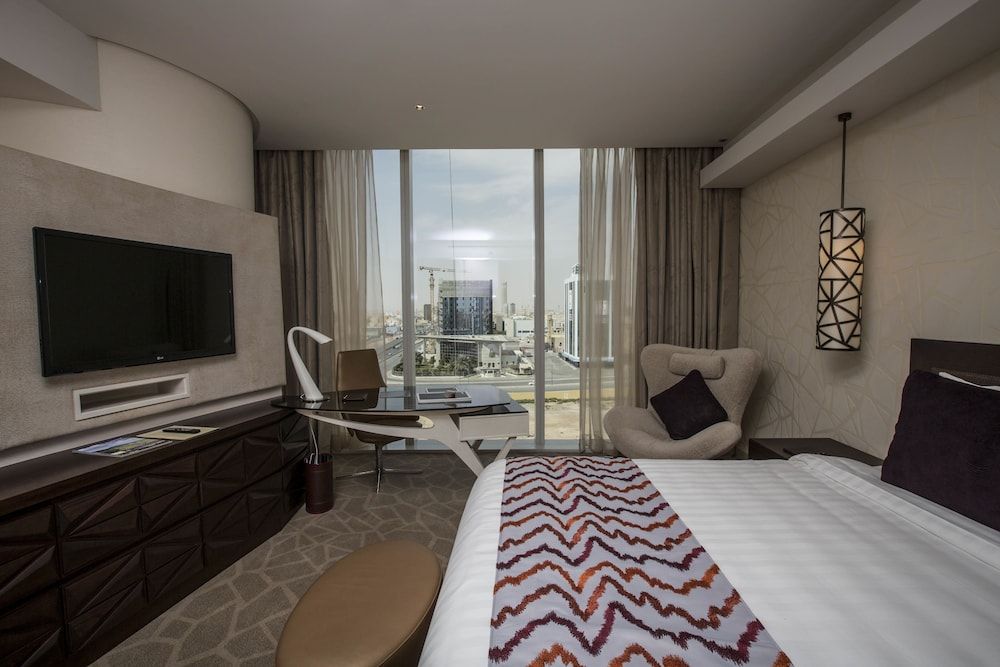 JW Marriott Hotel Riyadh Deluxe Room, 1 King Bed, Non Smoking, City View