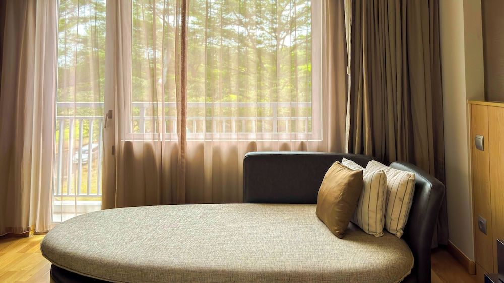 Delonix Hotel Karawang Golf Wing Studio